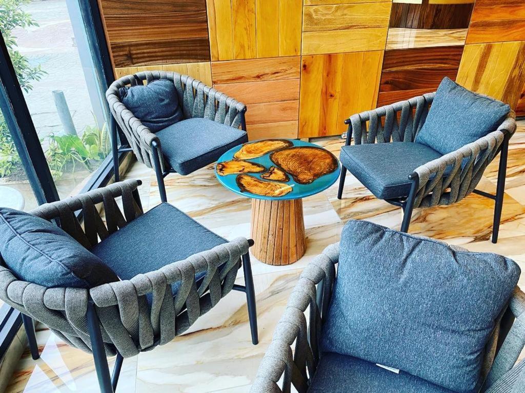 Murex Plaza Hotel & Suites Monrovia Eksteriør bilde