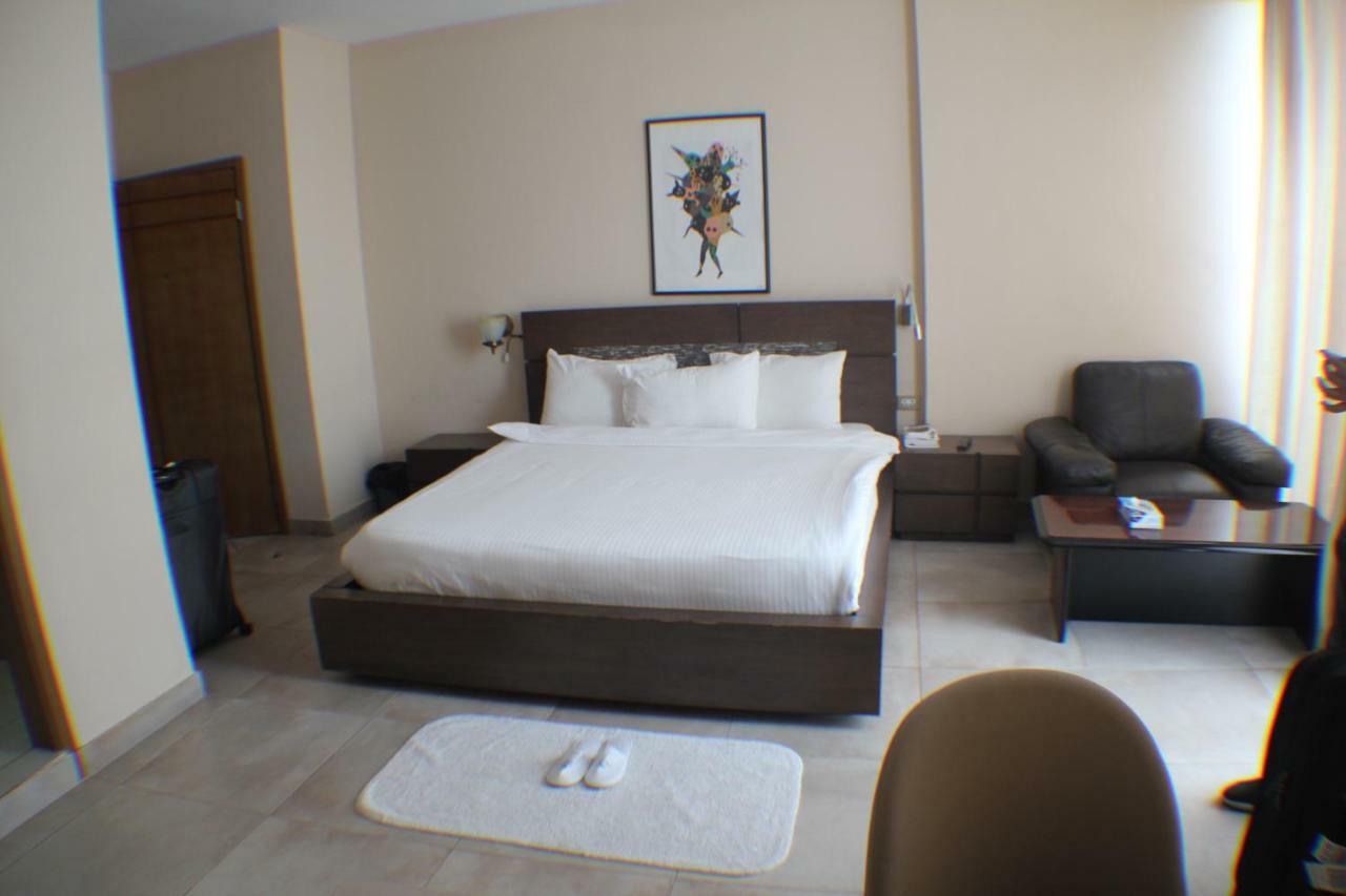 Murex Plaza Hotel & Suites Monrovia Eksteriør bilde